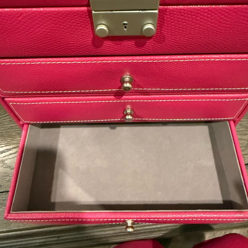 Elegant Pink Jewelry Box - Picture 4 of 10